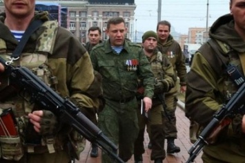 Сотня вооруженных до зубов боевиков охраняет Захарченко - в Донецке перекрыли шесть улиц