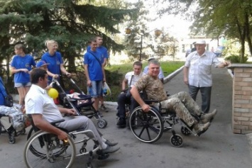 Внимание авдеевских чиновников обратили на проблемы инвалидов-колясочников (ФОТО)