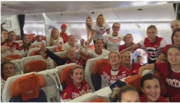 Российская олимпийская сборная поддержала паралимпийцев с борта самолета