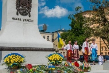 День независимости Украины по-харьковски: возложение цветов, день рождения парка Горького и концерт