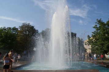 В Южном районе Каменского запустили фонтан с новой зоной отдыха