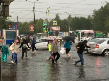 Под Петербургом затопило проспект из-за разрушенных дренажных канав