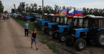 В Росси задержали участников пробега на тракторах