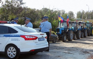 В России задержали участников митинга на тракторах