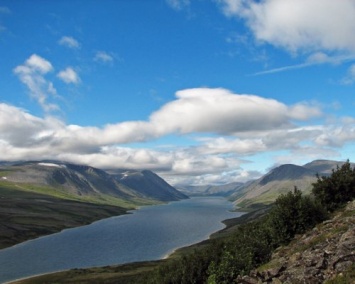На Ямале специалисты изучают уникальную экосистему озера Большое Щучье
