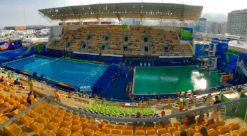 Так вот почему вода в олимпийском бассейне позеленела