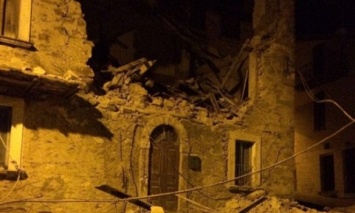 Два человека погибли в результате землетрясения в Италии, серьезно разрушен город Аматриче