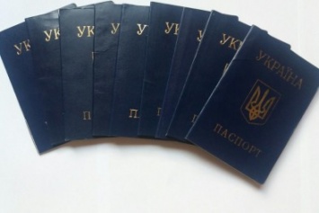 В Мариуполе задержали женщину, которая вклеивала фотографии в паспорта жителей "ДНР"