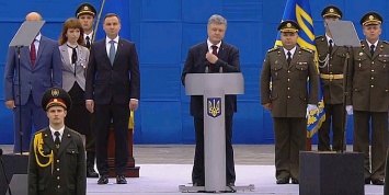 На параде в Киеве славят УПА в присутствии президента Польши