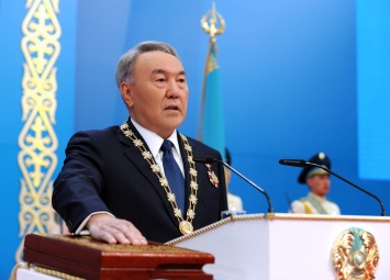 Назарбаев призвал Порошенко дать Донбассу «особый статус»