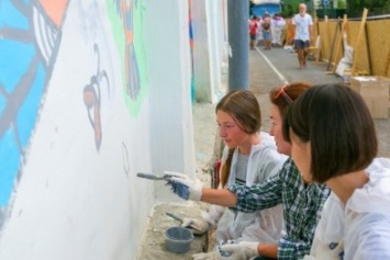 Фестиваль стрит-арта: Артековцы нарисовали свою мечту
