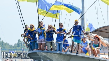 Николаев в День независимости порадовал парадом яхт и побил национальный рекорд по количеству флагов на воде