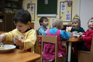 Власти Симферополя рассказали, как будут кормить в детсадах и школах