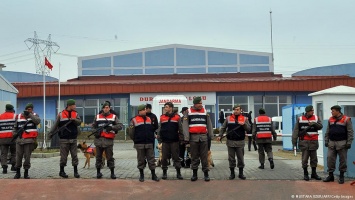 Турецкие власти уволили более 2800 судей и прокуроров, подозреваемых в связях с Гюленом