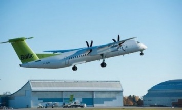 У лайнера компании airBaltic во время полета отказал двигатель