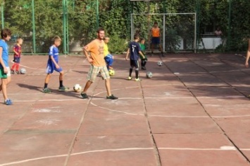В одном из ялтинских микрорайонов по инициативе депутата прошел турнир по мини-футболу