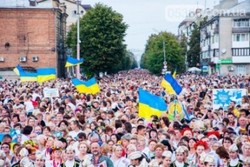 Кременчугский Парад Вышиванок стал самым массовым подобным мероприятием Украины
