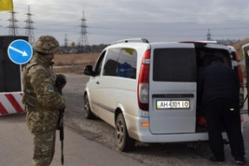 КПВВ "Пищевик" задержан мужчина с 9 паспортами "сомнительного происхождения"