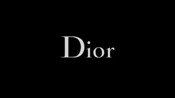 Dior выпустил ограниченную линию косметики для любительниц селфи