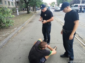 Неадекватный водитель микроавтобуса спровоцировал несколько ДТП в Николаеве