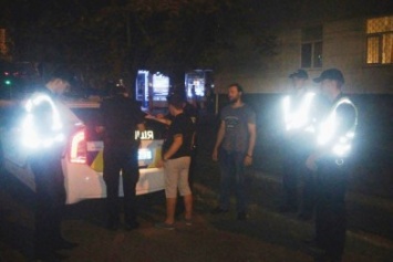 В Херсоне на перекрытом для транспорта пр. Ушакова полицейские остановили нетрезвого мотоциклиста