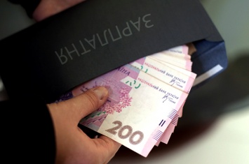 Зарплаты в конвертах выплачивают около 60% украинских предпринимателей