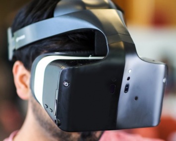 Intel представил свой шлем виртуальной реальности на Core i7