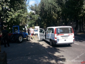 В Одессе неадекватная нарушительница ПДД разделась перед полицейскими