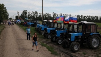 В России троих участников "тракторного пробега" посадили на 10 суток