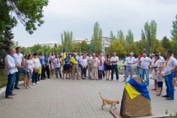 В Доброполье на День независимости к памятнику Ермакова возложили цветы