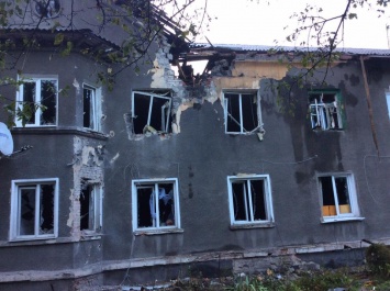 Фотосвидетельства: в результате ночных обстрелов Горловки погибли две женщины. Их дома разрушены