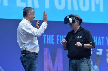 Компания Intel продемонстрировала свой шлем виртуальной реальности