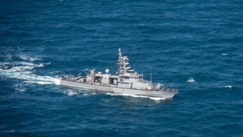Корабль ВМС США открыл огонь при приближении иранского катера