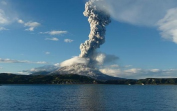 На индонезийском вулкане Синабунг произошло обрушение купола