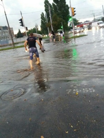 Харьков "ушел под воду" после сильного ливня