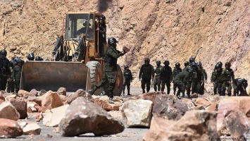 В Боливии шахтеры убили замминистра