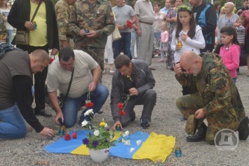 В Днепре установили памятную плиту в честь погибших в бою (Фото)