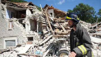 Число погибших при землетрясении в Италии превысило 260 человек