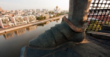 Поставить в центре азиатской Москвы 100-метровую фигуру царя-европейца Петра? это гениально