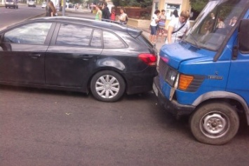 В ДТП на улице Садовой в Николаеве пострадали две иномарки