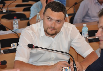 Дятлов, однопартийцами которого командует криминальный авторитет, считает, что Хатия Деканоидзе должна уйти в отставку