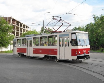 В Москве трамвай сошел с рельсов после ДТП