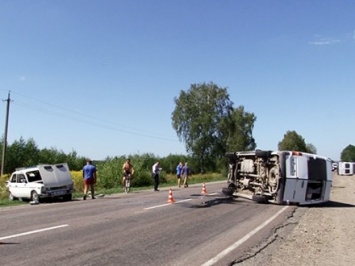 Два микроавтобуса перевернулись в Ивано-Франковской области, есть пострадавшие