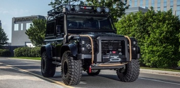 Британцы переделали Land Rover Defender в «машину Бонда»