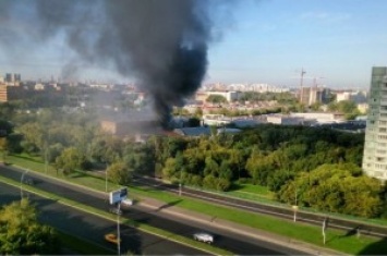В Москве горит склад типографии. Уже 17 погибших