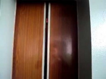 В Омске в одном из бизнес-центров упал лифт с человек внутри