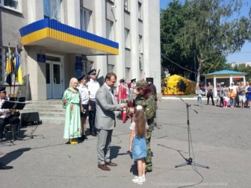 В честь празднования дня города Покровска полицейским подарили квартиры