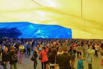 Завтра в Херсоне развернут самый большой флаг Украины