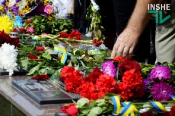 «Будь проклята эта война»: в Николаеве открыли Мемориальный комплекс погибшим воинам-десантникам