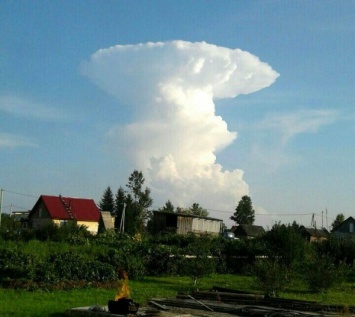 Жители Кемерово были напуганы облаком, похожим на ядерный "гриб"